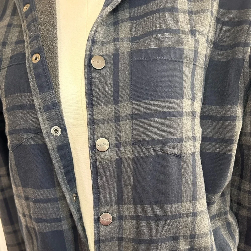 Vuori Men’s Range Shirt Jacket Gray Navy Plaid Fleece Lined Size Small